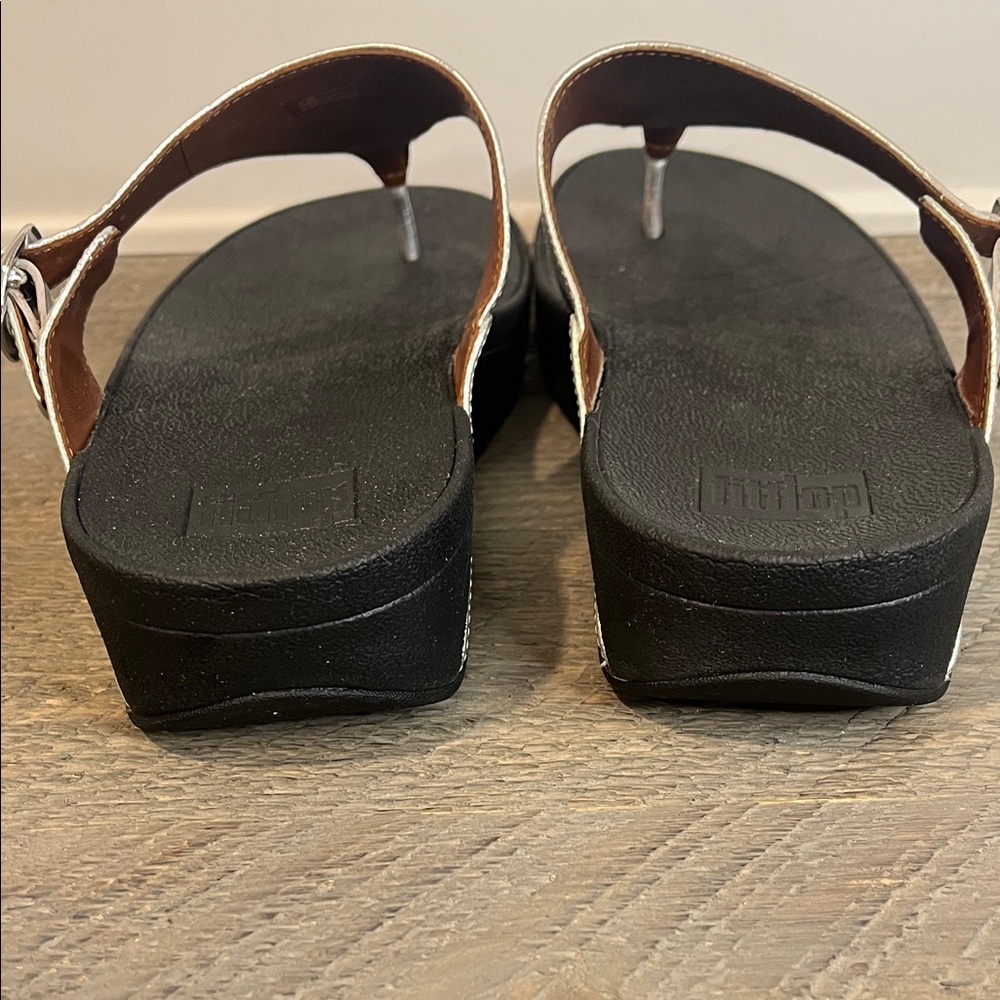 FitFlop The Shiny Silver Reptile Thong Flip Flops Sandals 350-011 Womens SZ 10 - Picture 4 of 7
